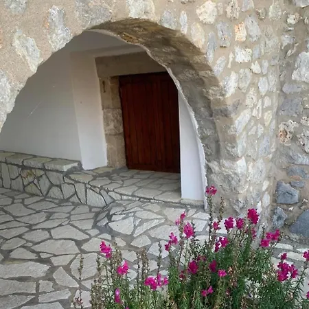 Terra Petra At Psari Trikolonon Gortynia