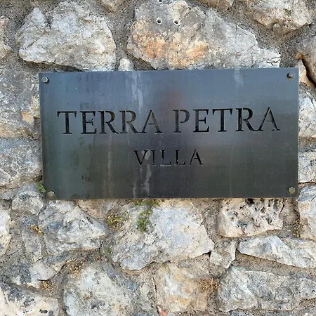 Terra Petra At Psari Trikolonon Gortynia * Psárion