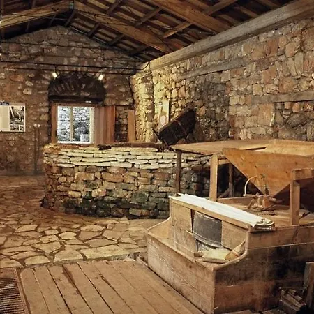 Terra Petra At Psari Trikolonon Gortynia *