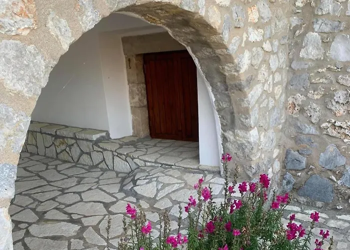 Terra Petra At Psari Trikolonon Gortynia